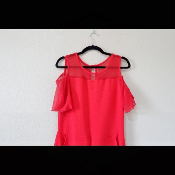 Red cold shoulder jumpsuit with front pockets - Picture 5 of 8